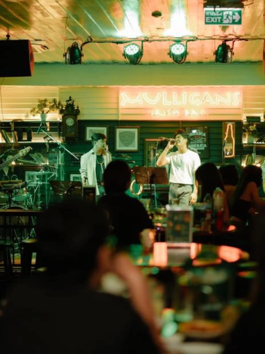 Mulligans
Irish Bar
